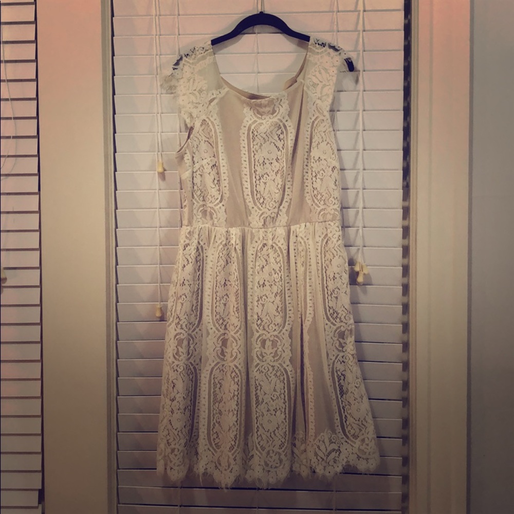 Gorgeous dress to wear to an event.